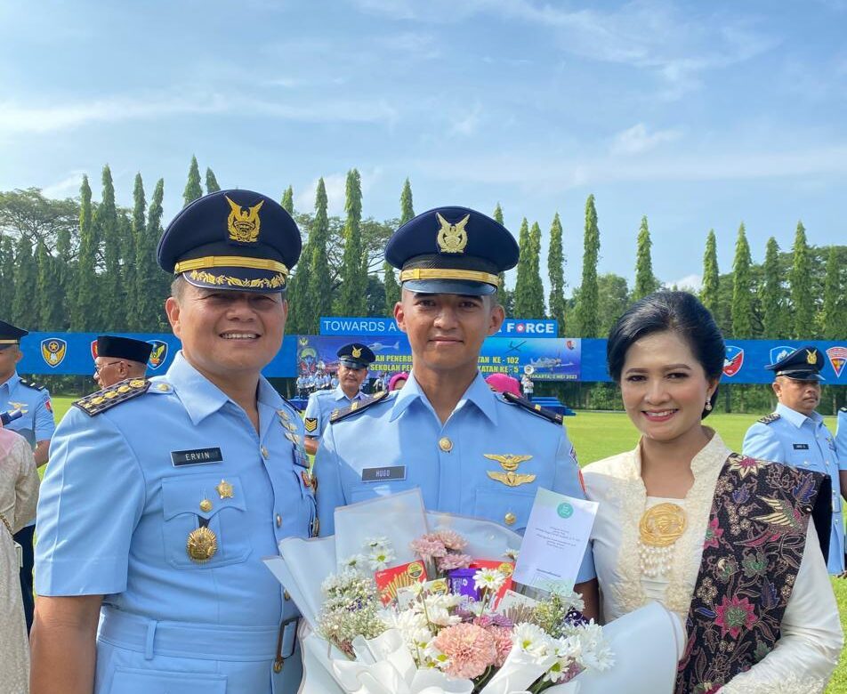 Putra Dirren dan Dirharpesbang Koharmatau Dilantik Menjadi Perwira Penerbang Muda TNI AU