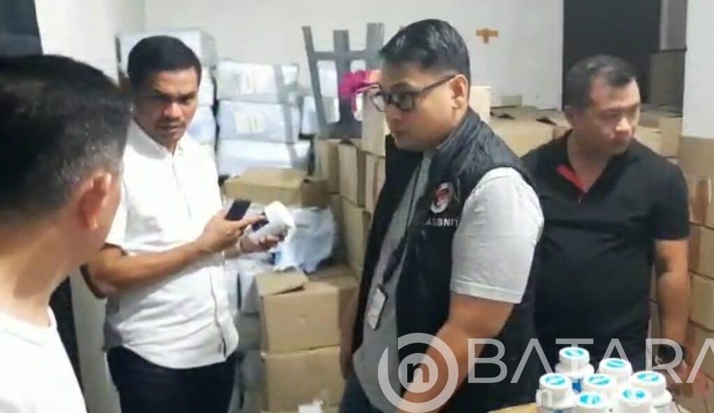 Satuan Reserse narkoba Polres Metro Jakarta Barat berhasil membongkar peredaran obat-obatan terlarang
