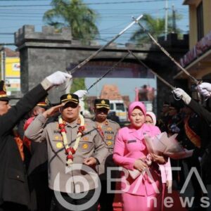 Jabatan Kapolres Rembang Resmi Di Serah Terimakan dengan Tradisi Pedang & Payung Pora