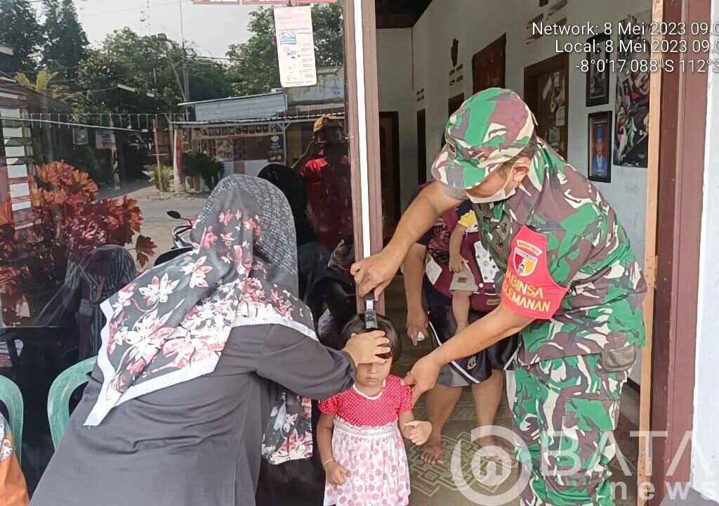 Dukung Program Balita Sehat, Babinsa Koramil Udanawu Dampingi Kegiatan Posyandu