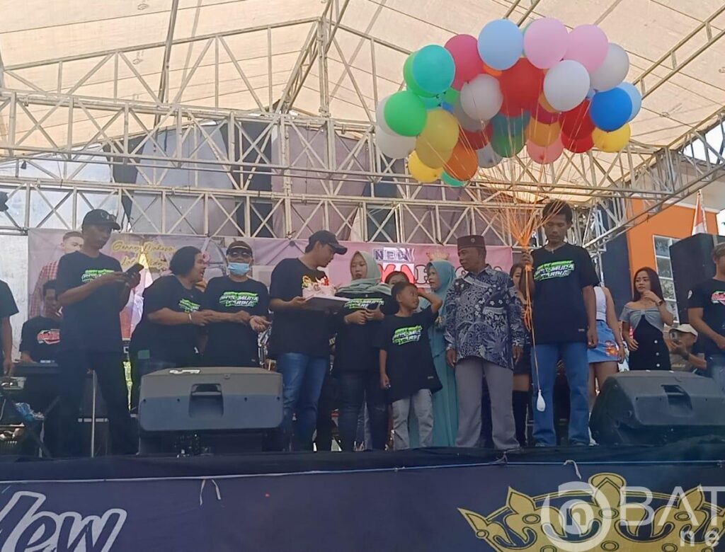 Di Hari Ultah Ke 28 Bos Muda Farika Dapatkan Hadiah Mewah Dan Spesial Dari Orang Tuanya