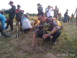 Puncak Penanaman Mangrove Nasional : Sosok Satu Ini Tak Pernah Absen Aksi Sosialnya