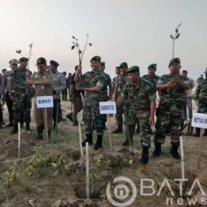 Kodim Rembang Tanam 5000 Bibit Mangrove Di Pesisir Pantai Swalan Pasar Banggi