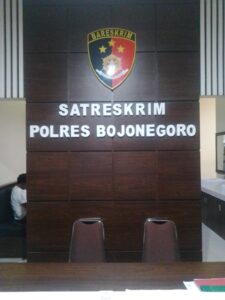 Sat Reskrim Polres Bojonegoro bawa dan periksa 3 oknum LSM