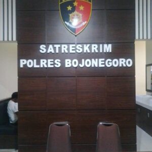 Sat Reskrim Polres Bojonegoro bawa dan periksa 3 oknum LSM