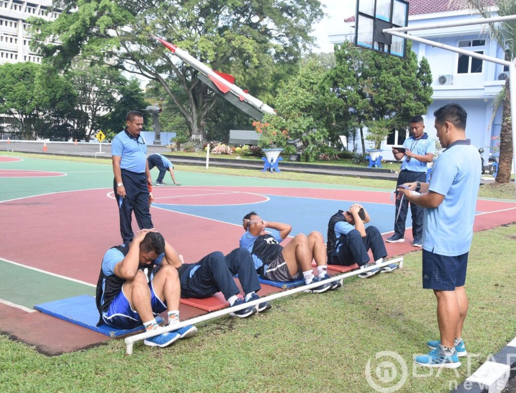 12 Personel Koharmatau Laksanakan Samapta Kenaikan pangkat