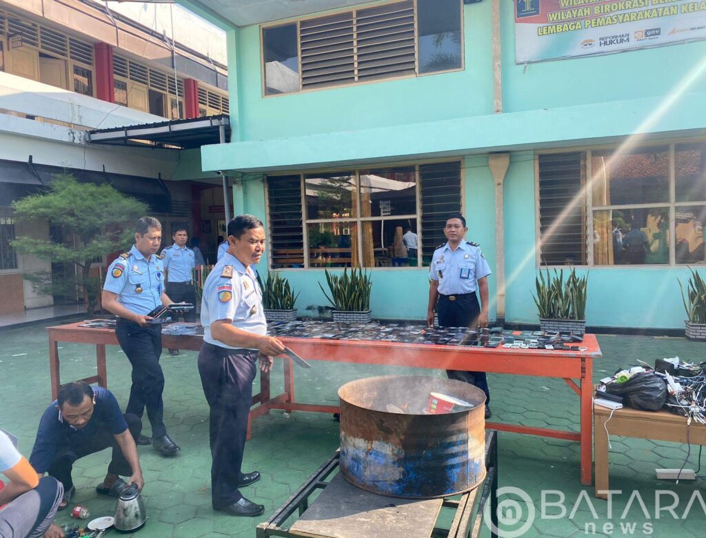 Kalapas Bojonegoro Musnahan Barang Bukti Hasil Razia Rutin WBP