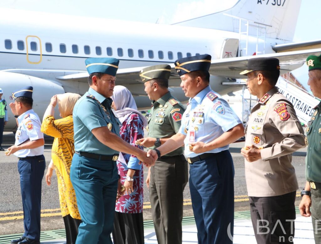 Dankoharmatau Sambut Kedatangan Panglima TNI