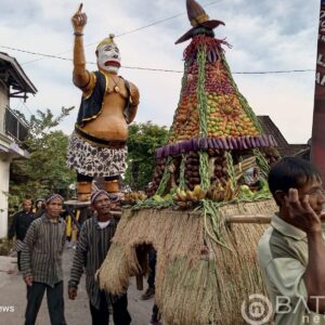 Tradisi Sedekah Bumi, Warga Desa Kaliombo menggelar Karnaval Dan Pentas Seni Ketoprak Tiga Hari Tiga Malam Dengan Sangat Meriah