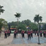 Menjaga Kebugaran Tubuh, Anggota Kodim Rembang Lakukan Jalan Santai