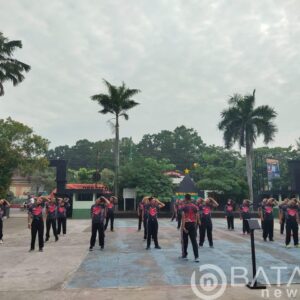 Menjaga Kebugaran Tubuh, Anggota Kodim Rembang Lakukan Jalan Santai