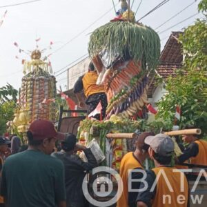 Prosesi Sedekah Bumi Desa Kedalingan Berlangsung Hikmat Dan Meriah 