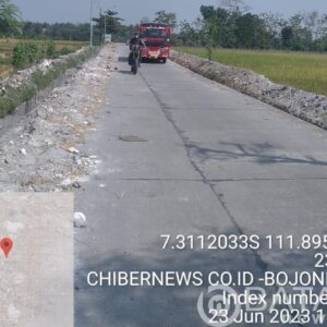 Proyek Pelebaran Jalan Sidodadi-Sumur Pandan Bojonegoro Buat Celaka Orang