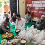 Sederhana Namun Penuh Makna : Rayakan HUT Bhayangkara Ke 77, Polsek Sedan Gelar Syukuran Dan Pemotongan Tumpeng