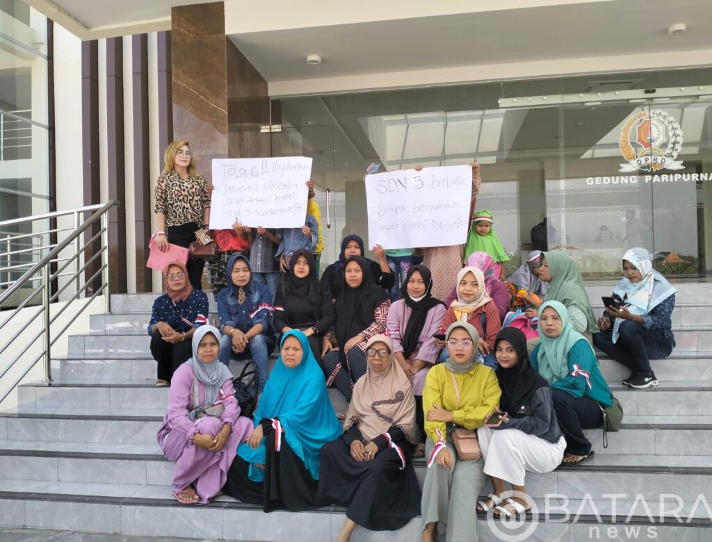 SDN Sumberrejo Akan Dimarger, Wali Murid Geruduk Kantor DPRD Bojonegoro 