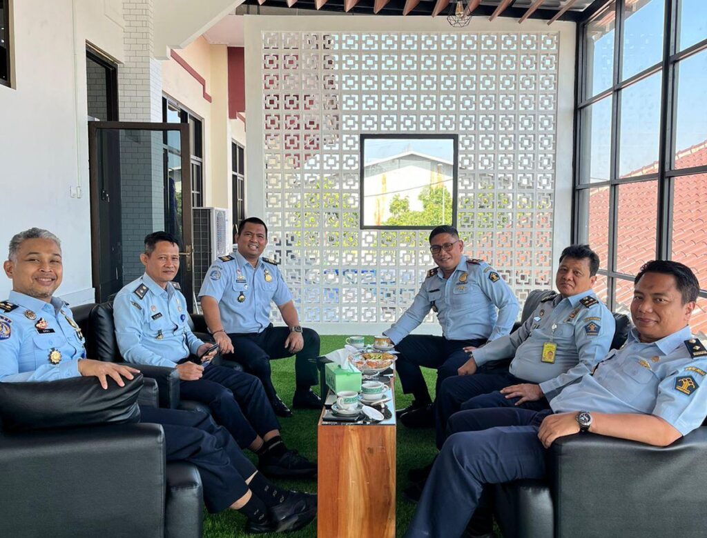 Sharing Pendapat Dan Saran Antara Kepala Kantor Serta Para Kasi, Dengan Coffee Morning