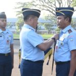 Wadan Koharmatau Menerima Penganugerahan Brevet Kualifikasi Teknik TNI AU Kehormatan