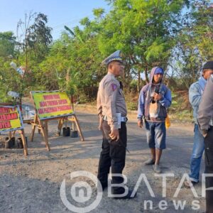KBO Satlantas Polres Rembang Cek & Pantau Adanya Pembangunan Jalan Yang Di Kawatirkan Terjadi Macet