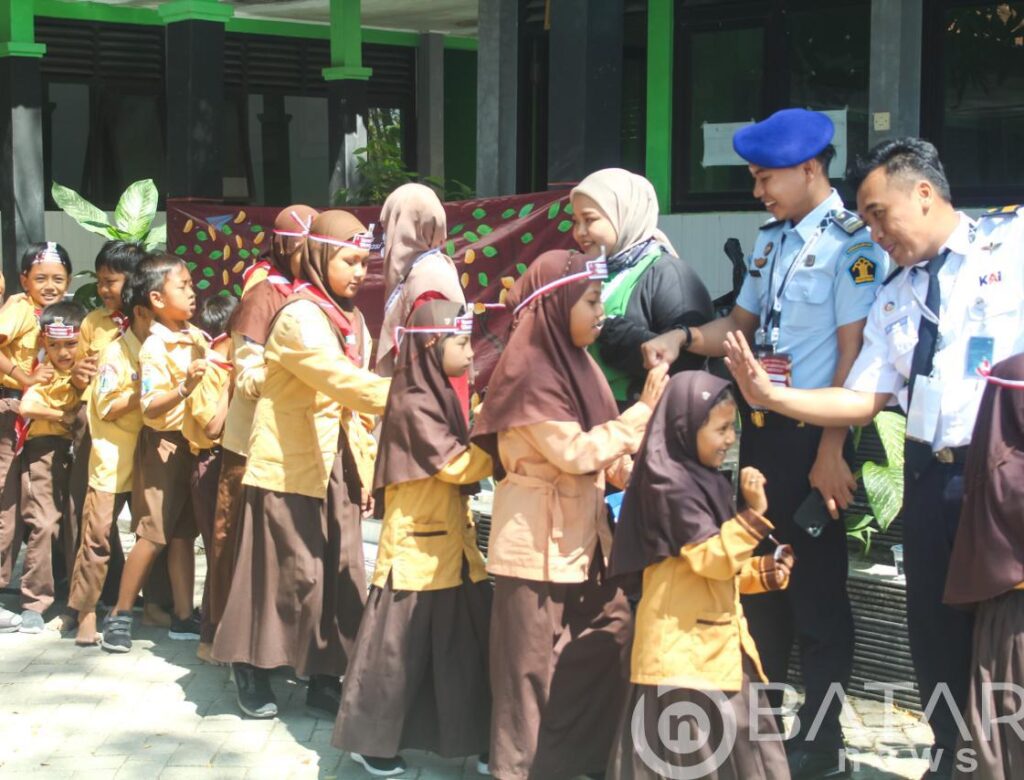 Sharing Profesi di Kelas Inspirasi Bojonegoro, ASN Lapas Kelas IIA Bojonegoro Kenalkan Dunia Penjara Kepada Puluhan Anak SD