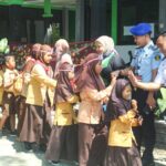 Sharing Profesi di Kelas Inspirasi Bojonegoro, ASN Lapas Kelas IIA Bojonegoro Kenalkan Dunia Penjara Kepada Puluhan Anak SD