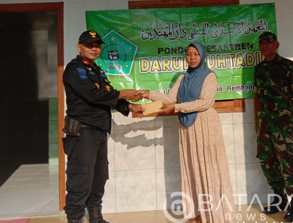 Jalin Kerjasama Dengan Kodim Rembang, PT.KAI Daop IV Semarang Bagikan Sedekah