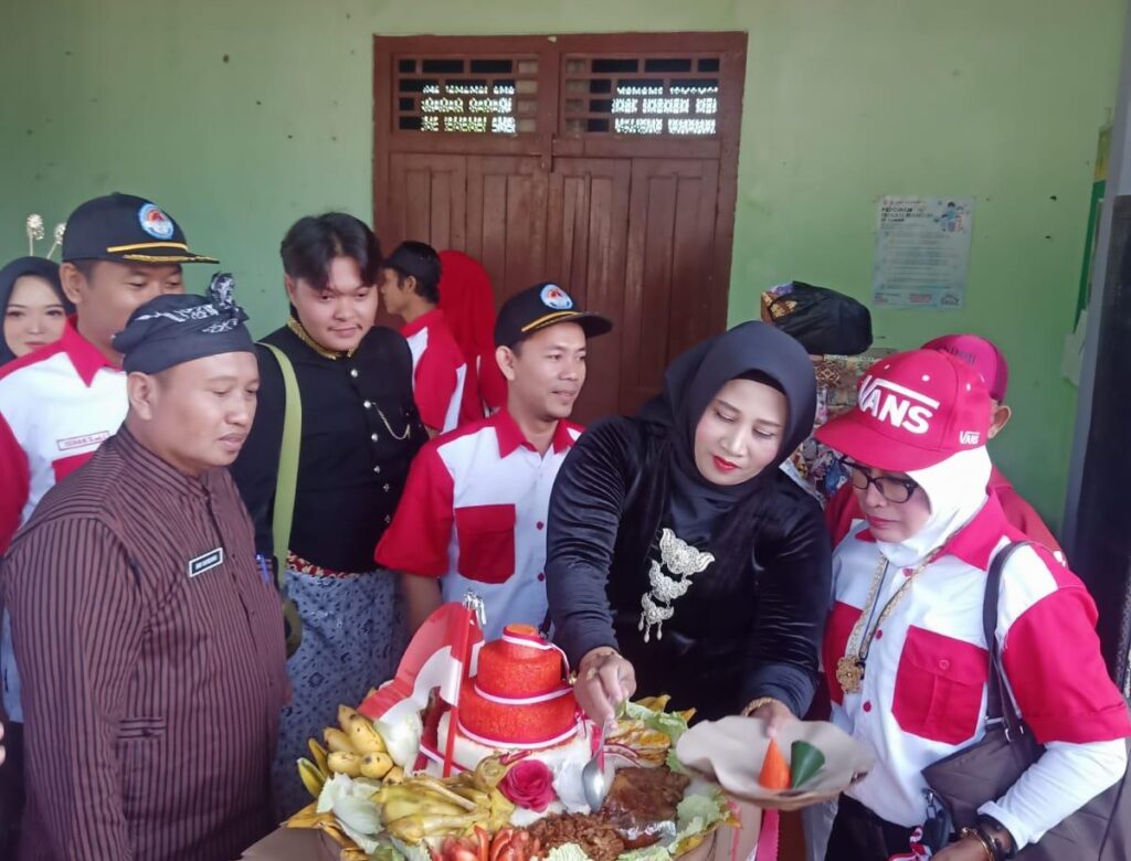 Peringati HUT Ri ke -78 Desa Baturejo Meriahkan Dengan Acara Karnaval Dan Dihadiri Oleh Calon DPR-RI 