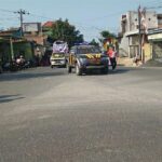 Polsek Sedan Polres Rembang Kawal dan Amankan Karnaval HUT Kemerdekaan RI di Kecamatan Sedan 