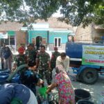 Peduli Air Bersih, Kodim 0720/Rembang Bakti Sosial Droping Air Kepada Warga Desa Warugunung 
