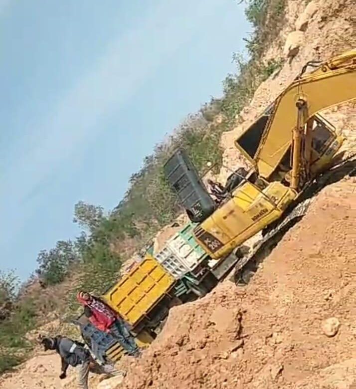 Diduga Ilegal, Tambang Pasir Kuarsa di Desa Gesikan Sedan Bebas Beroperasi Tanpa Tersentuh Hukum Oleh Pihak Kepolisian