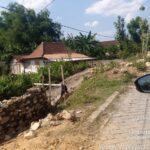 Warga Desa Tinumpuk Keluhkan Buruknya Bangunan Proyek Desa, Diduga Anggaran Banyak Yang Di Sunat