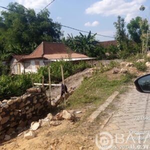 Warga Desa Tinumpuk Keluhkan Buruknya Bangunan Proyek Desa, Diduga Anggaran Banyak Yang Di Sunat