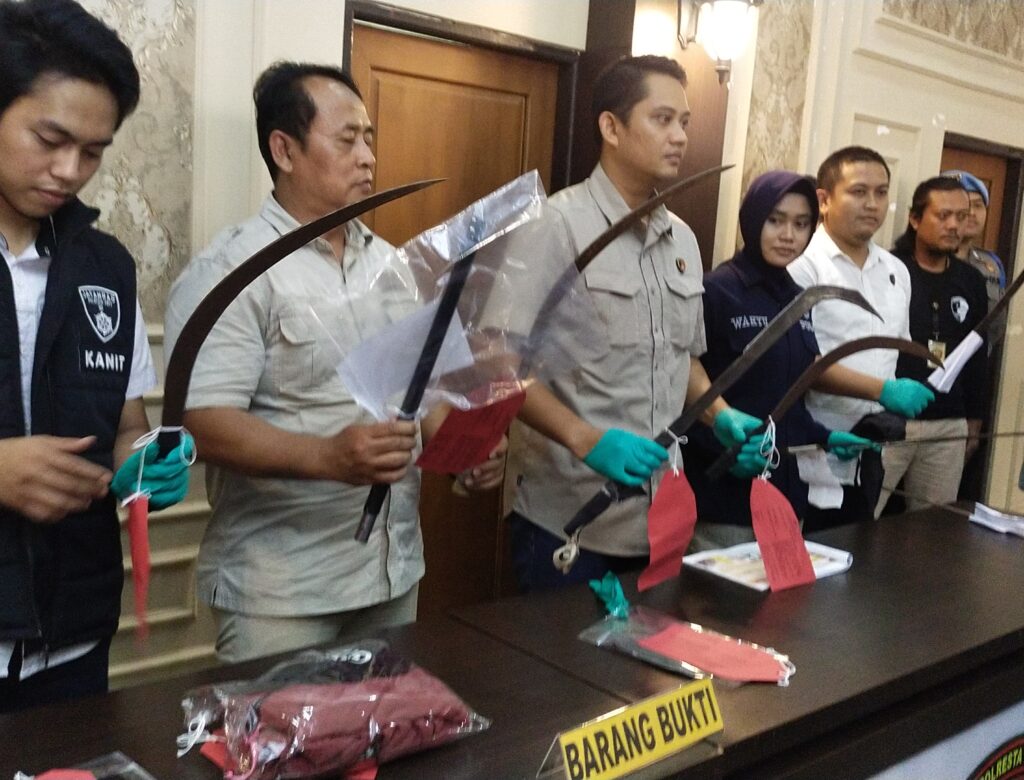 Lima Pemuda Jaringan Gangster Bersenjata Tajam Yang Bikin Onar Kini Mendekam Di Rutan Polresta Pati 