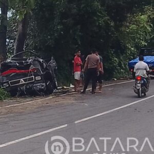 Mobil L 300 Terlibat Kecelakaan Tunggal Di Parengan Tuban, 3 Orang Dilarikan Ke RS