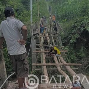 Jembatan Desa Turi Bojonegoro Rusak Parah. Ironinya Hingga Kini Tanpa Ada Perhatian Pemerintah 
