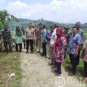 Jaga Kualitas Oksigen, Forkopimcam Sluke Bersama Kepala Desa Laksanakan Tanam Pohon 