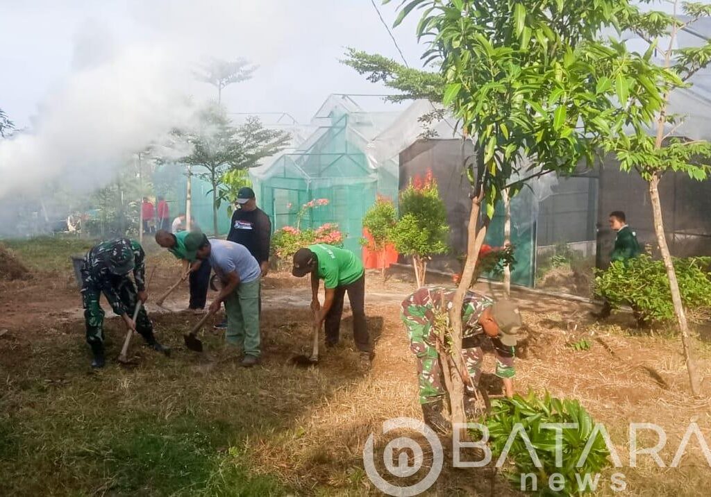 Dukung Pencanangan BBGRM XXI, Babinsa Koramil Dander Bojonegoro Karya Bakti bersama Masyarakat