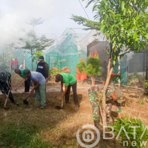 Dukung Pencanangan BBGRM XXI, Babinsa Koramil Dander Bojonegoro Karya Bakti bersama Masyarakat