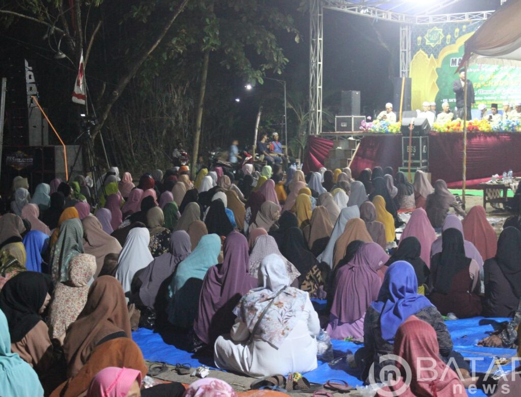 Ciptakan Generasi Berakhlak Tinggi, 28 Siswa MA AL Abror Bojonegoro Diwisuda