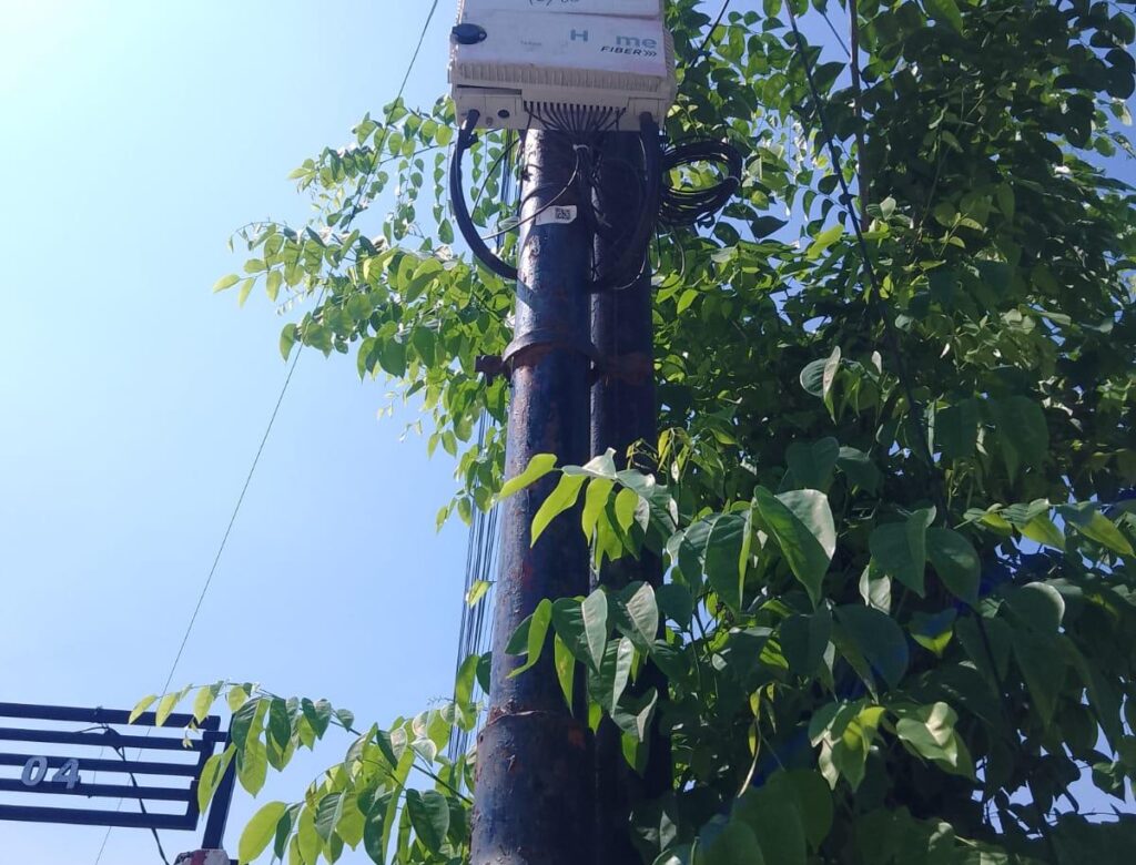 Kabel Wiffi Telkomsel Terpasang Sembarangan, Seorang Pengendara Dlosor Ke Jalan