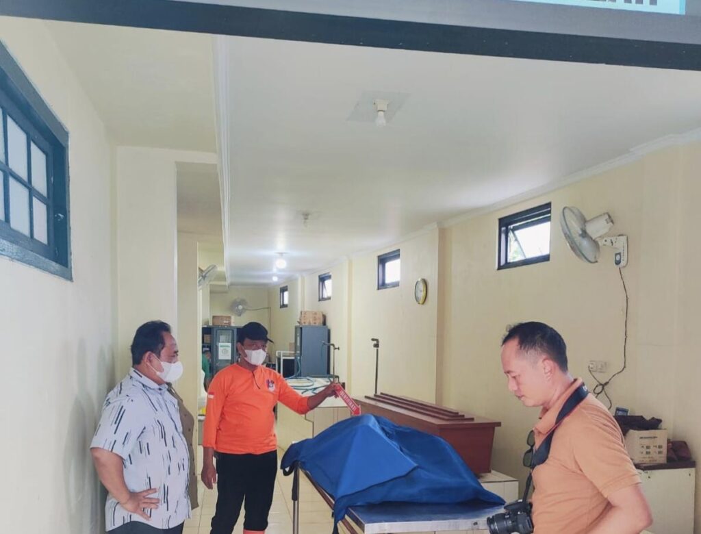 Ditemukan Jasat MD Di Lambiran Sungai Silugonggo Wuwur, Polsek Gabus Lakukan Olah TKP Diduga Korban ODGJ