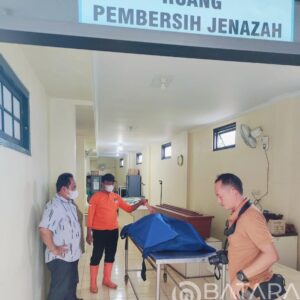 Ditemukan Jasat MD Di Lambiran Sungai Silugonggo Wuwur, Polsek Gabus Lakukan Olah TKP Diduga Korban ODGJ