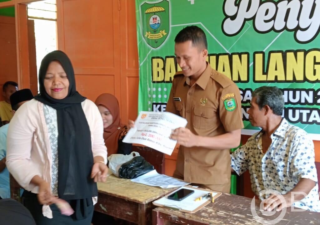 Pemdes Salurkan Bantuan Langsung Tunai Tahap l Tahun 2024 Desa Suka Ramai.