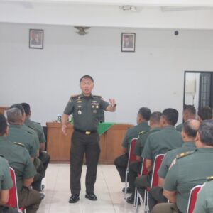 Dandim 0718/Pati Menyampaikan Jam Komandan Kepada Bintara Tinggi Kodim 0718/Pati