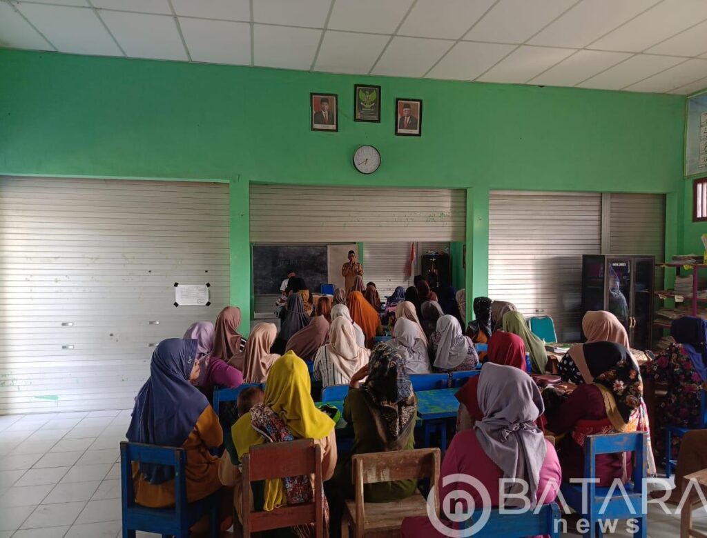 Wali Murid Geruduk Kepala Sekolah SDN 1 Setren,Gara gara Tolak mutasi satu Guru 