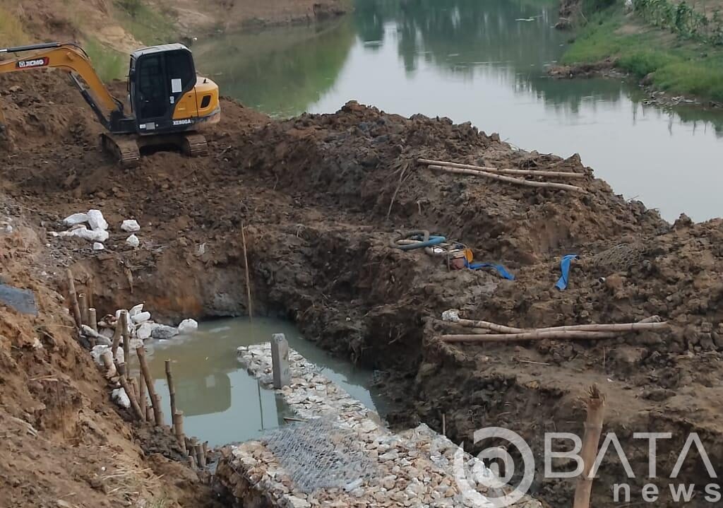 Lemah pengawasan Proyek Tanggul Kalikening Tuban Abaikan Papan Informasi Publik dan Keselamatan kesehatan kerja