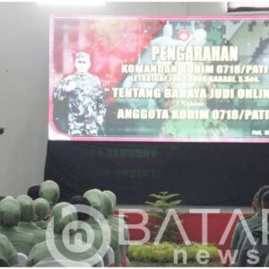 Tabuh Genderang Perang Melawan Judi Online, Dandim Pati Berikan Jam Komandan Kepada Anggota Dan Persit