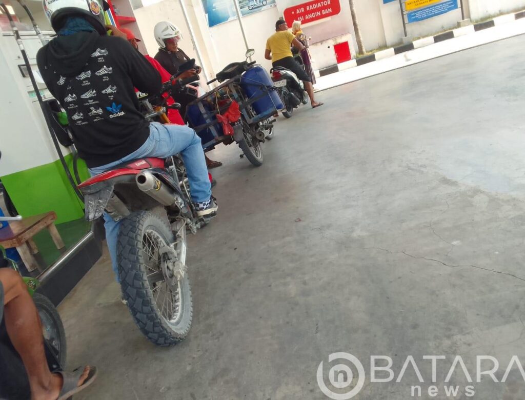 Pihak SPBU Sidorejo Bojonegoro Diduga Kompak Kong Kalikong Gasak BBM Bersubsidi dengan Para mafia Penimbun