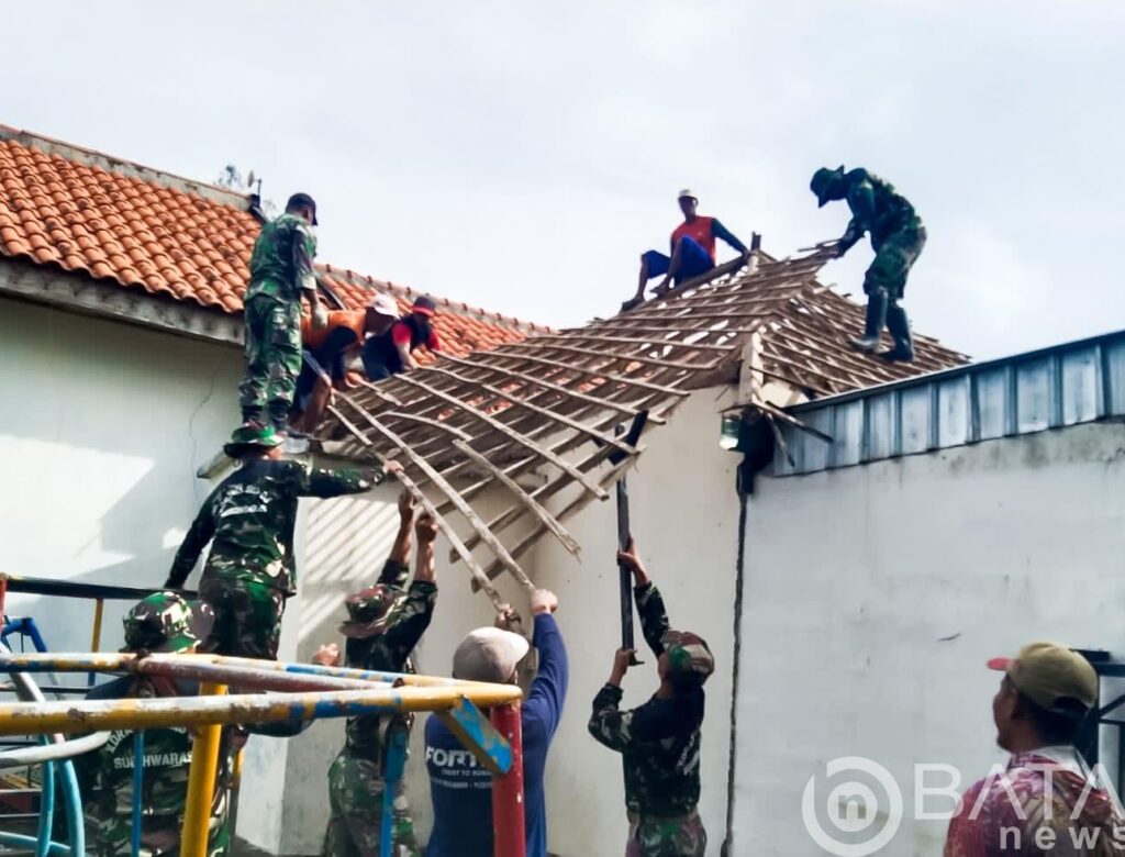 Kodim 0813 Bojonegoro dan PT. Waja Dwi Abadi Bersinergi Renovasi Mushola SDN Siwalan 1