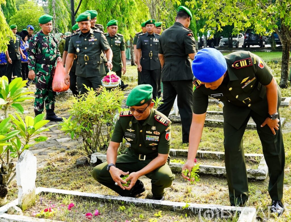 Jelang Peringatan Hari Juang TNI Angkatan Darat, Kodim Bojonegoro Ziarah dan Tabur Bunga ke TMP Kusuma Bangsa