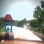 Viralnya Banjir Busa Putih Bendungan Blibis Margorejo Diduga Tercemar Limbah Dari Salah Satu Perusahaan